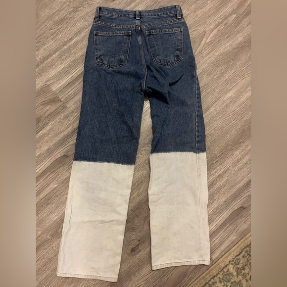 Flattering acid dipped straight-leg jeans! Size small (26) - Picture 2 of 6